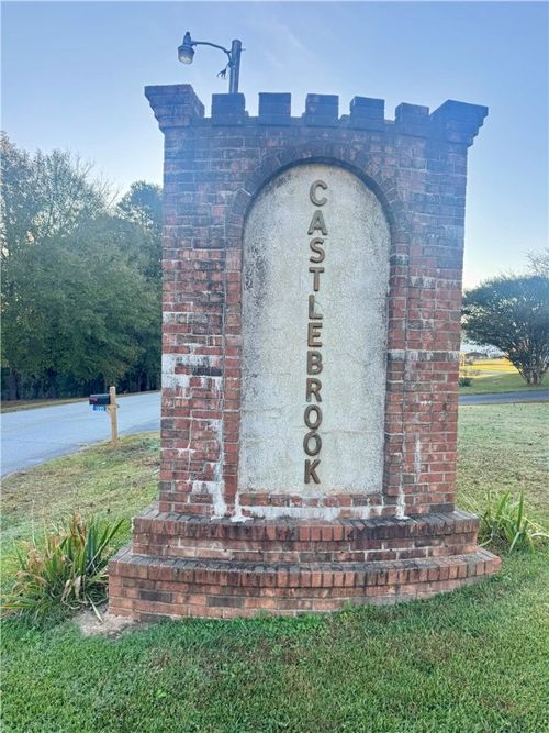 209 Castlebrook Dr, Walhalla, SC, 29691-5438 | Card Image