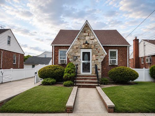 44 Shaw Avenue, Hempstead, NY, 11580 | Card Image