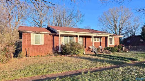 604 Memorial Dr Sw, Decatur, AL, 35601-2860 | Card Image