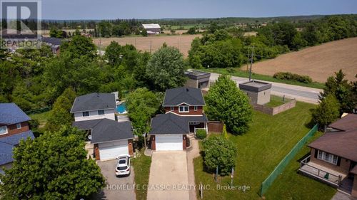 32 Rosenfeld Dr, Barrie, ON, L4M5X2 | Card Image