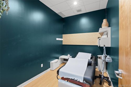 607 W Jericho Tpke, Huntington, NY, 11743-6362 | Card Image