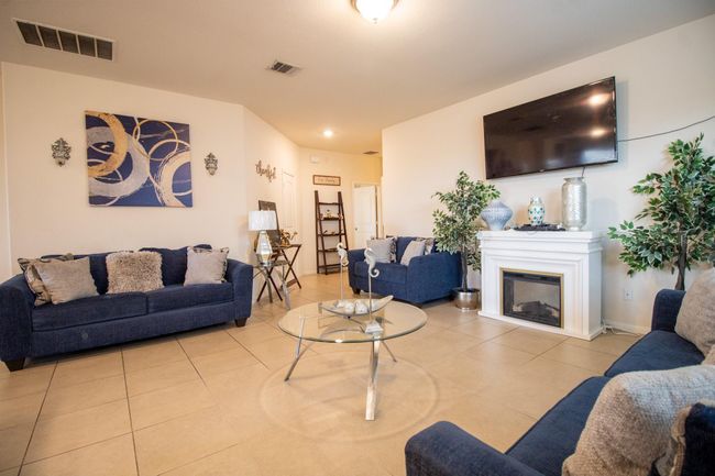 7735 Nevaeh Crest Path, House other with 3 bedrooms, 2 bathrooms and 2 parking in Houston TX | Image 7