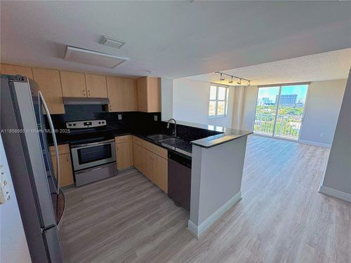 apt-816-3000 Coral Way, Miami, FL, 33145-3237 | Card Image