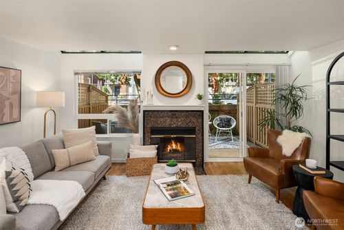 apt-3-512 10th Ave E, Seattle, WA, 98102-5062 | Card Image