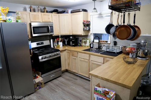 6020 Vivian St, Taylor, MI, 48180-1204 | Card Image