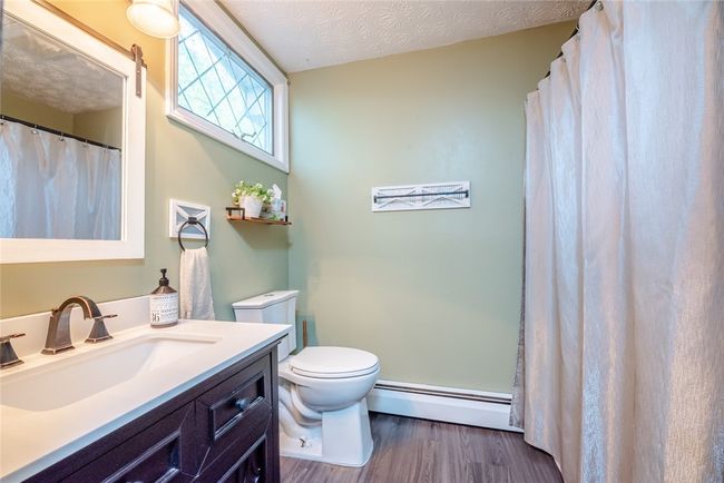 upper level full bath | Image 24