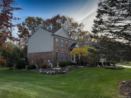 3761 Acadia Dr, Lake Orion, MI, 48360-2725 | Card Image