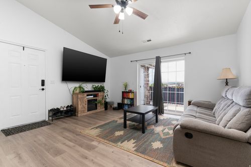 25-25 Ridge Rd, Saratoga Springs, UT, 84045-6456 | Card Image