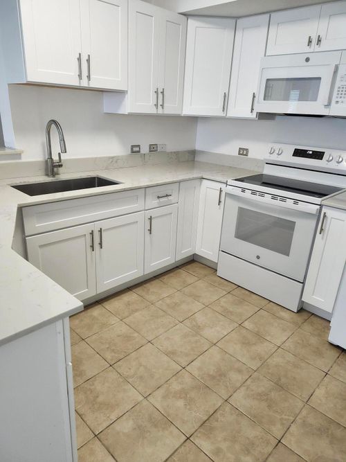 802 Villa Cir, Boynton Beach, FL, 33435-8917 | Card Image