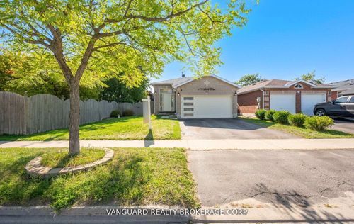 177 Sproule Dr, Barrie, ON, L4N0P8 | Card Image