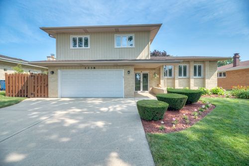 1338 W Holtz Ave, Addison, IL, 60101-1950 | Card Image