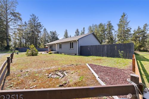 28515 R Ln, Ocean Park, WA, 98640-4895 | Card Image