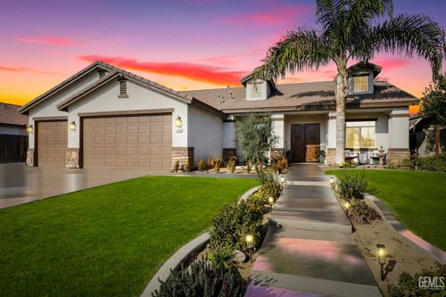 10108 Silverthorne Dr, Bakersfield, CA, 93314-8026 | Card Image