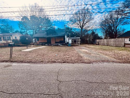 506 E Washington Ave, Bessemer City, NC, 28016-2360 | Card Image