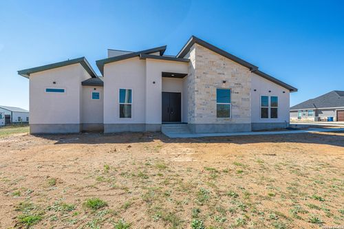 999 County Road 319, La Vernia, TX, 78121-5697 | Card Image