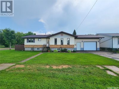 403 Calgary St, House other with 2 bedrooms, 2 bathrooms and null parking in Broadview SK | Image 1