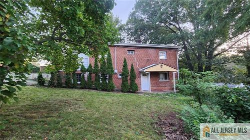 70 Wood Ave, Iselin, NJ, 08830-1526 | Card Image