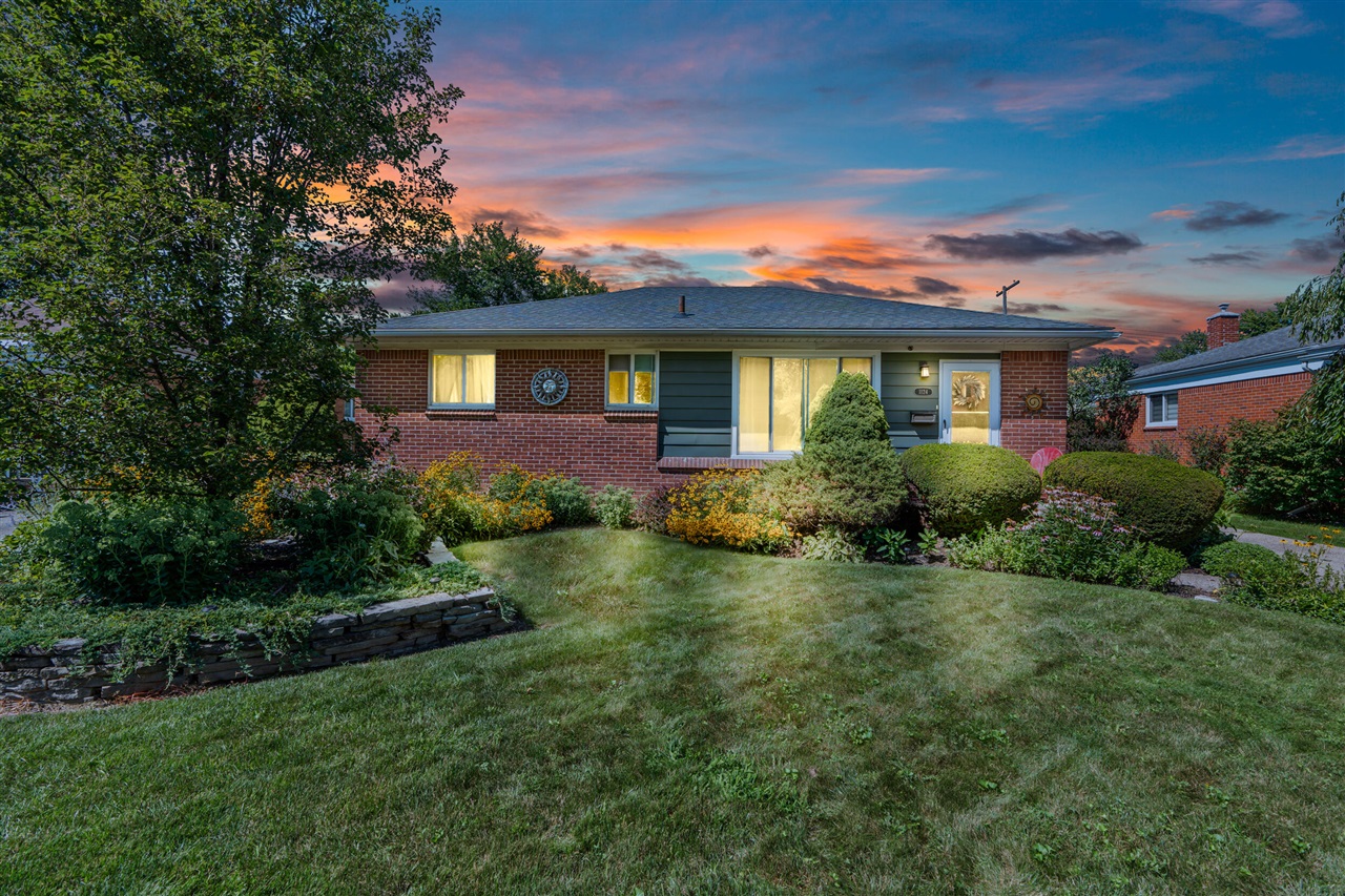 13 Mile Rd, Royal Oak, MI 48073