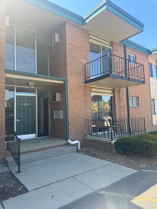 apt-6-1890 Axtell Dr, TROY, MI, 48084-4405 | Card Image