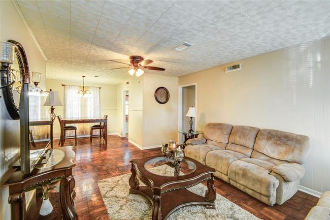 131 Laurel St, House other with 4 bedrooms, 1 bathrooms and 1 parking in Lake Jackson TX | Image 7