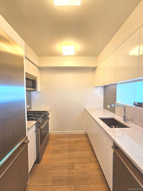 12l-138 39th Ave, Flushing, NY, 11354 | Card Image