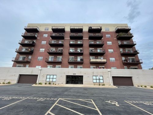 unit-503-1650 Riverwoods Dr, Melrose Park, IL, 60160-1658 | Card Image