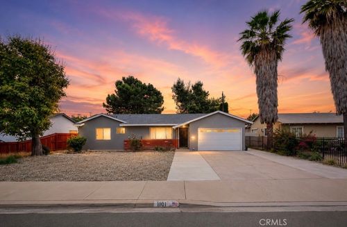 1101 Val Verde Dr, Hemet, CA, 92543-8112 | Card Image