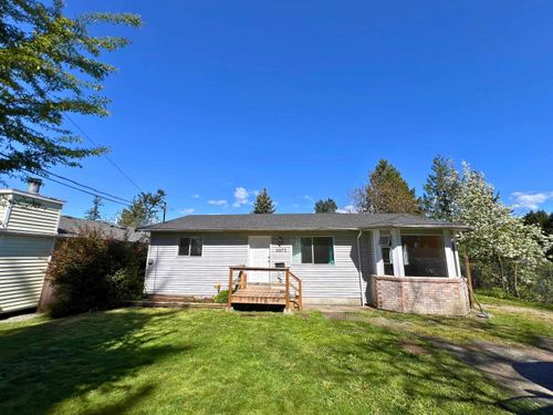 11172 Charlton Street, House other with 3 bedrooms, 1 bathrooms and null parking in Maple Ridge BC | Card Image
