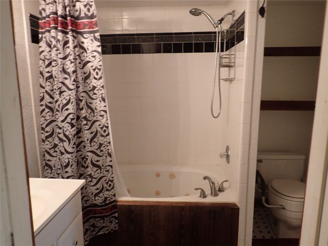 471 Fm 1296, Home with 1 bedrooms, 1 bathrooms and 3 parking in Waelder TX | Image 20