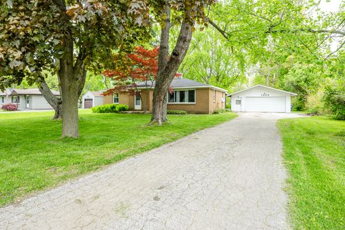 3905 Meadow Ln, Saint Joseph, MI, 49085-9542 | Card Image