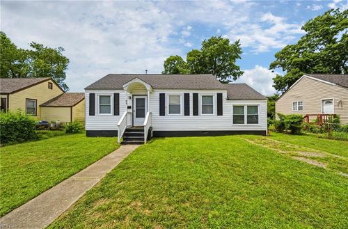 413 Colonial Ave, Hampton, VA, 23661-1513 | Card Image