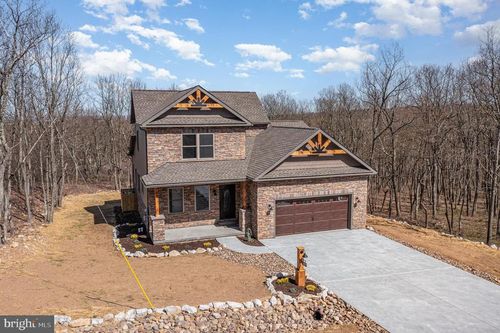 107 S Honeysuckle Dr, Hazle Township, PA, 18202-4400 | Card Image