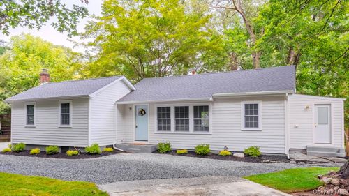 28 Christian Ave, Setauket, NY, 11733-1406 | Card Image