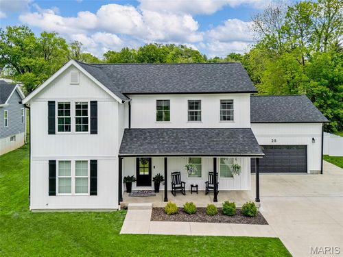 28 Millwell Dr, Maryland Heights, MO, 63043-2515 | Card Image