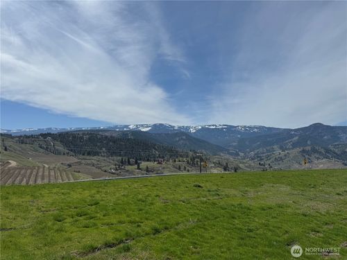 2 Wenatchee Heights Rd, Wenatchee, WA, 98801 | Card Image