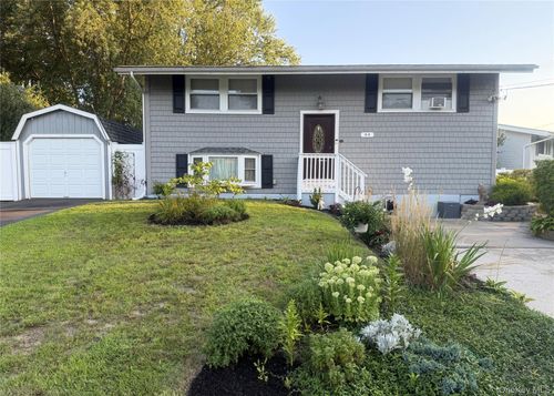 44 Buckskin Ln, Selden, NY, 11784-1304 | Card Image