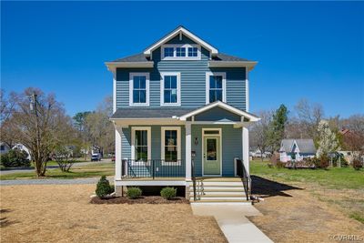 View of front of house featuring a porch and a front lawn | Image 1