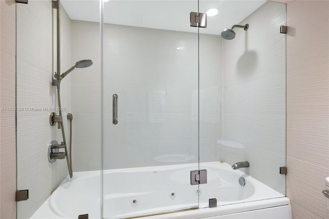 APT-6A - 615 Ocean Dr, Condo with 3 bedrooms, 3 bathrooms and null parking in Key Biscayne FL | Image 24