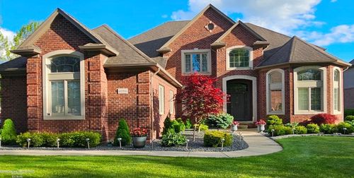 6086 Admiral Ct, Washington Twp, MI, 48094-1241 | Card Image