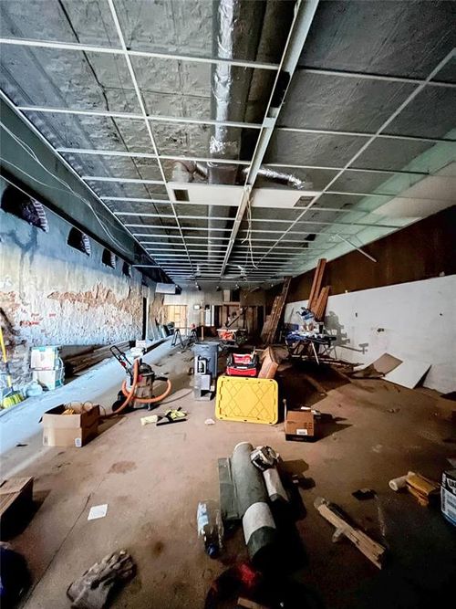 112 S Broadway St, Walters, OK, 73572-2033 | Card Image