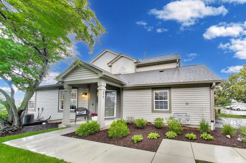 579 Willow Way, Lindenhurst, IL, 60046 | Card Image