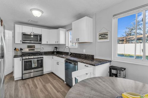 1992 W Afton Cir, Layton, UT, 84041-4916 | Card Image