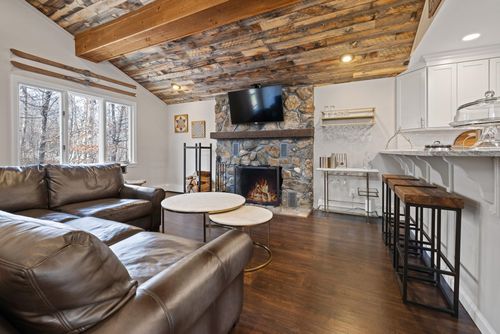24 N Branch Rd, Winhall, VT, 05340-3201 | Card Image