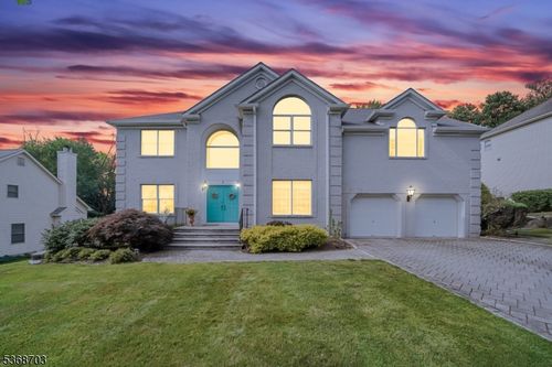 9 Apple Ln, Wayne, NJ, 07470-1964 | Card Image
