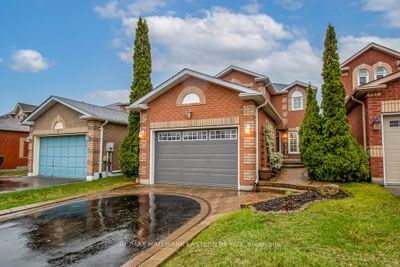 9 John Walter Cres, Home with 3 bedrooms, 4 bathrooms and 5 parking in Courtice ON | Image 1