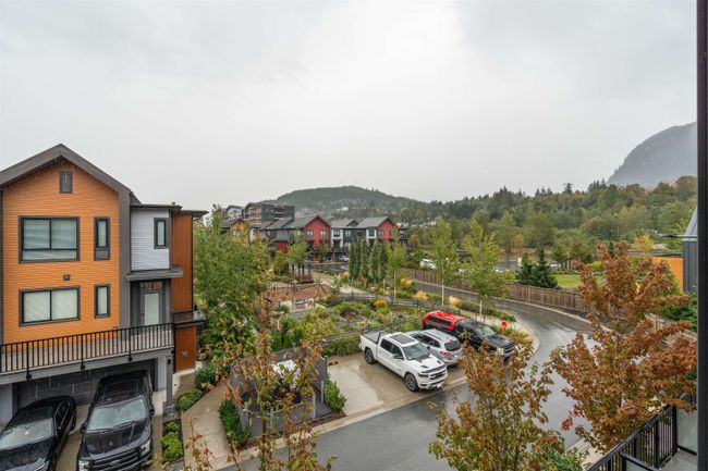 1368 Peakside Place, Townhouse with 2 bedrooms, 3 bathrooms and 2 parking in Squamish BC | Image 17