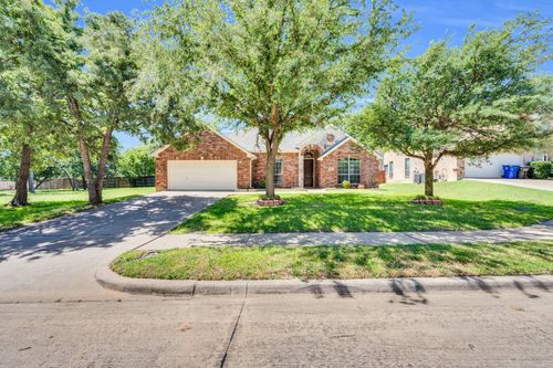 805 Warwick Ct, Kennedale, TX, 76060-5498 | Card Image