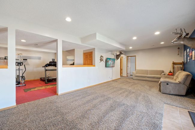 Large, open lower level | Image 26