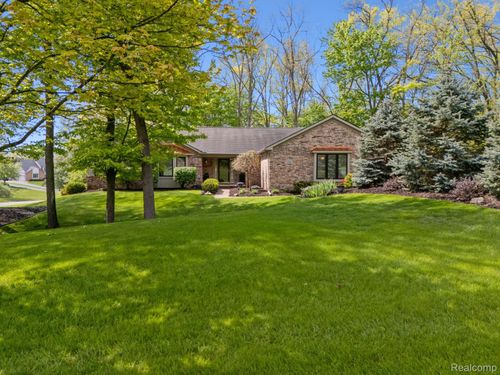 2484 Pine Hollow Trl, Brighton, MI, 48114-4900 | Card Image