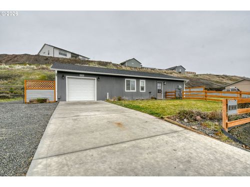 2010 Tutuilla Rd, Pendleton, OR, 97801-9476 | Card Image